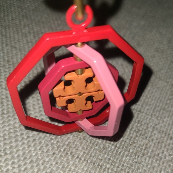 🆕️Tory Burch Rotating Geo Keyring - Picture 3 of 3